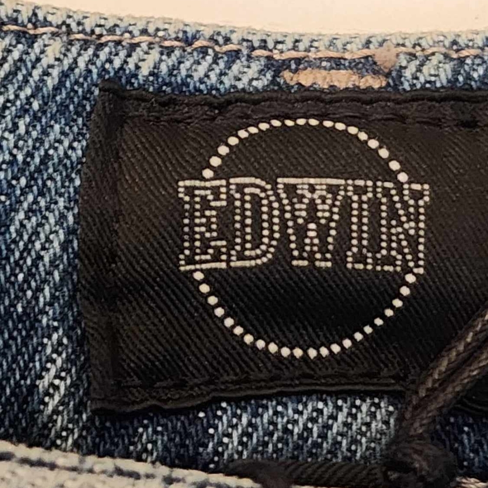 Edwin Zoe women's slim leg short distressed jean shorts In Vintage Blue size 26 - Picture 9 of 12